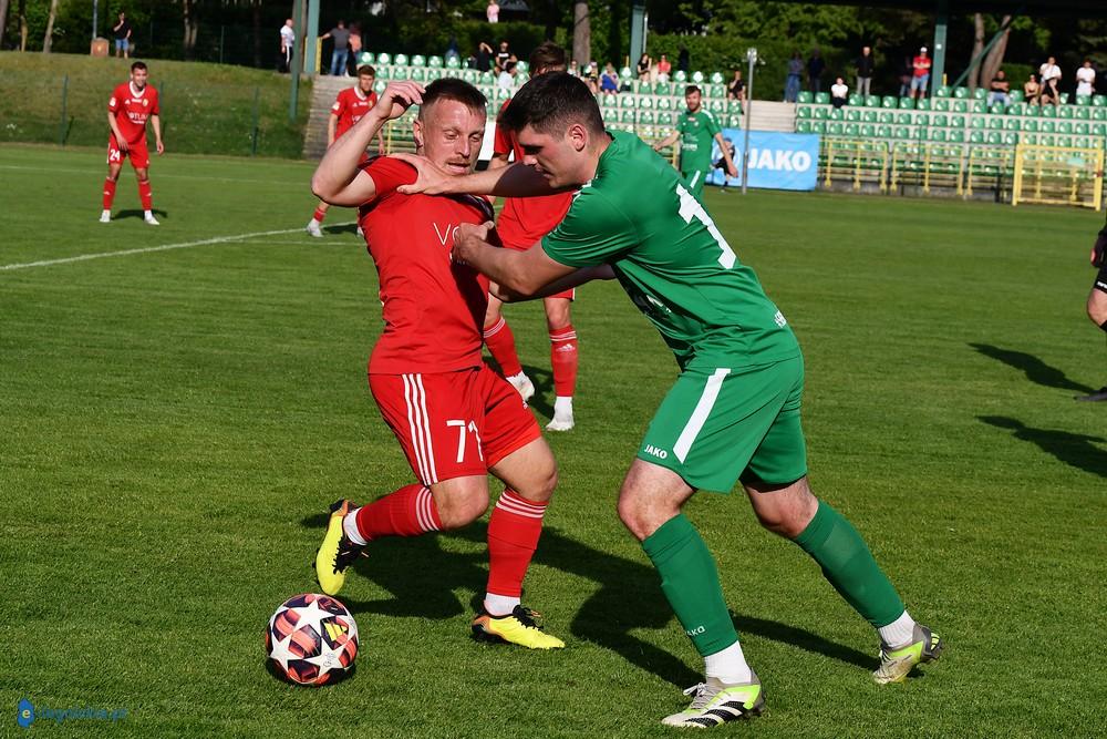 Rezerwy Miedzi zdobyły Polkowice. Trudna sytuacja Górnika (FOTO)