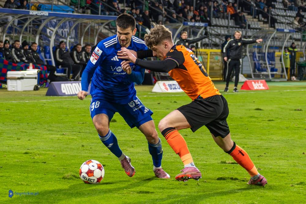 Chrobry wygrywa derby w Legnicy (FOTO)