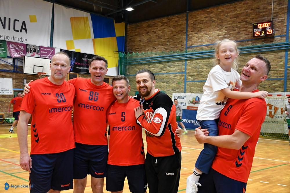 Gwiazdy legnickiego handballa znów na parkiecie (FOTO)