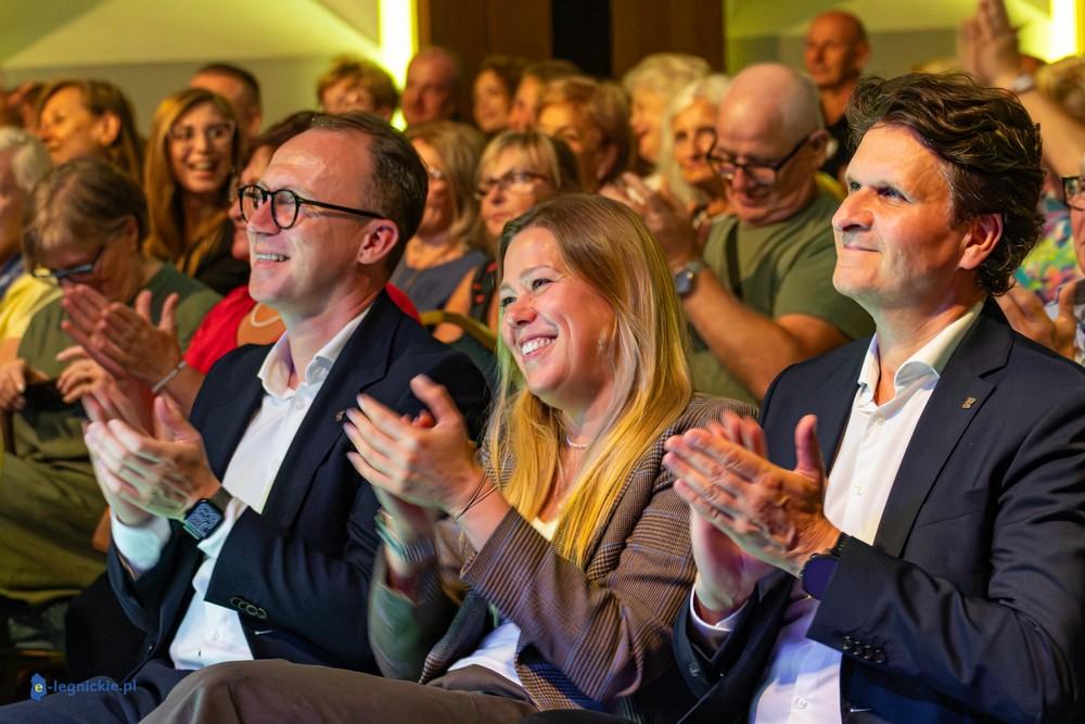 Amerykańscy żołnierze rozgrzali Legnicę. Sala pękała w szwach (FOTO)