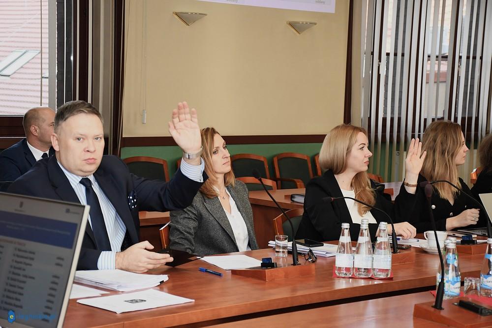 Pod choinką dla legniczan... maksymalne stawki podatków od nieruchomości (FOTO)