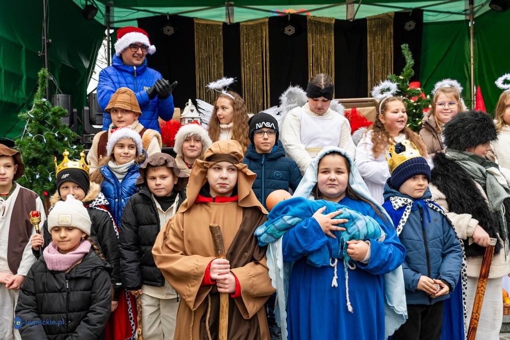 Magia świąt na Jarmarku Bożonarodzeniowym w Legnickim Polu (FOTO)