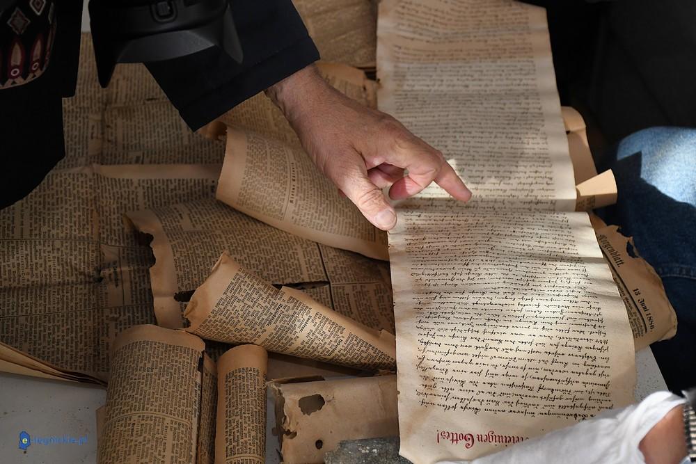 Odkrycie z przeszłości-otwarcie kapsuły czasu z 1887 roku w Biernatkach (FOTO)