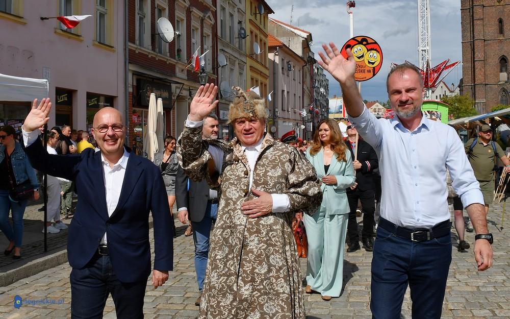 Kolejarski początek Dni Chojnowa. Barwny korowód (FOTO)