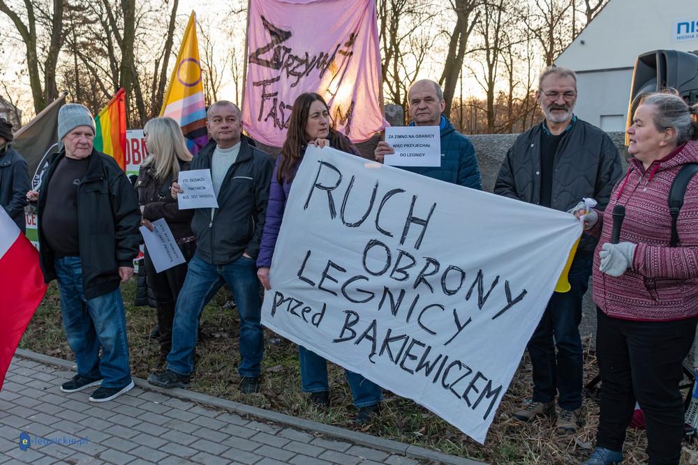 Spotkanie z R.Bąkiewiczem w cieniu manifestacji-wieczór podzielonej Legnicy (FOTO)