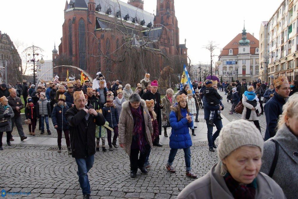 Biskup w legnickim Orszaku Trzech Króli