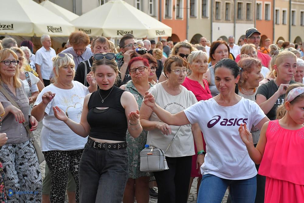 Potańcówka w Rynku - Legniczanie znów ruszyli na parkiet( FOTO)