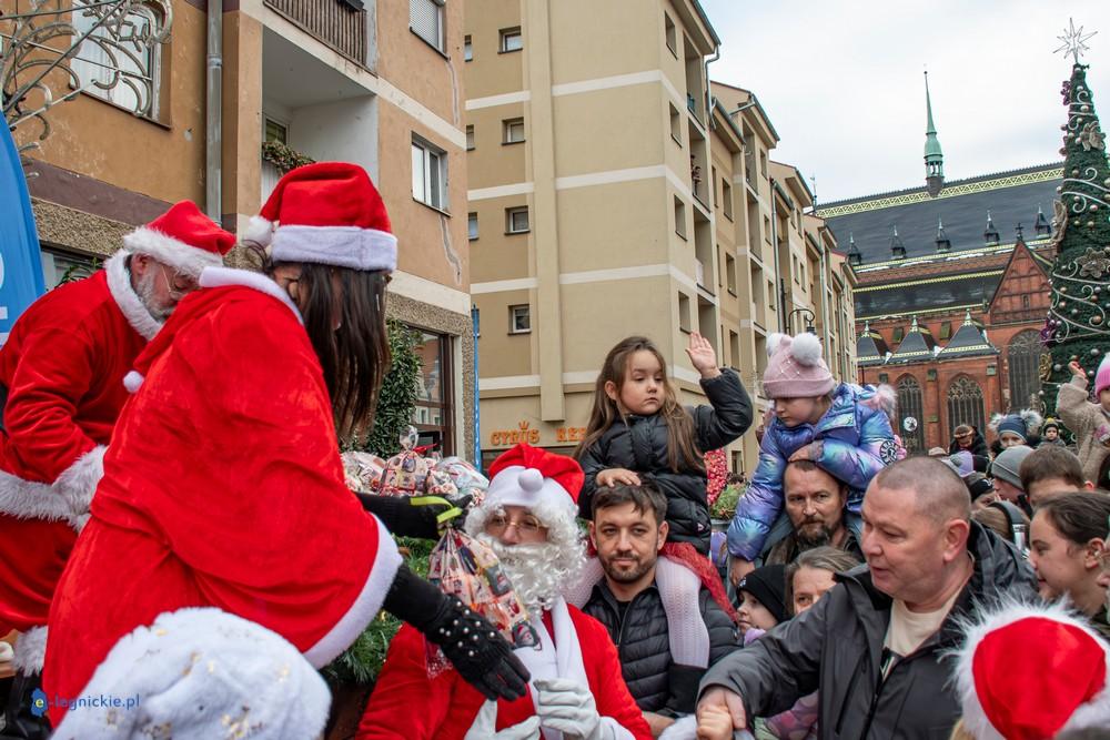 200 Moto Mikołajów z prezentami znów w Legnicy (FOTO)