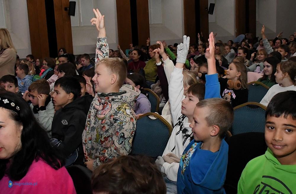 Spektakl "Jedna Ziemia" zachwycił dzieci z legnickich szkół (FOTO)