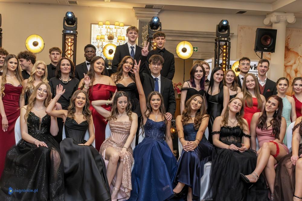 Studniówka V Liceum Ogólnokształcącego w Legnicy (FOTO)