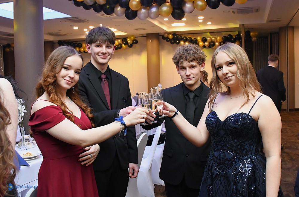 Magiczna studniówka CKZiU (FOTO)