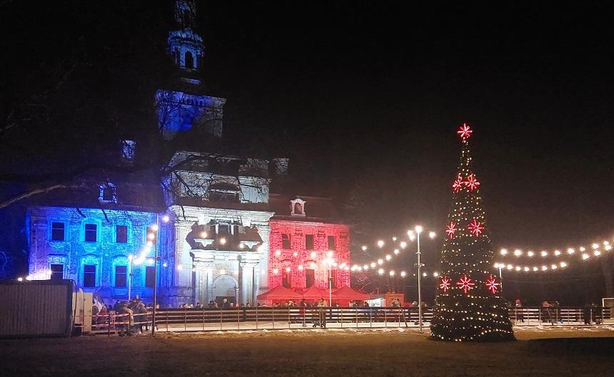 W Chocianowie śmigają na łyźwach...