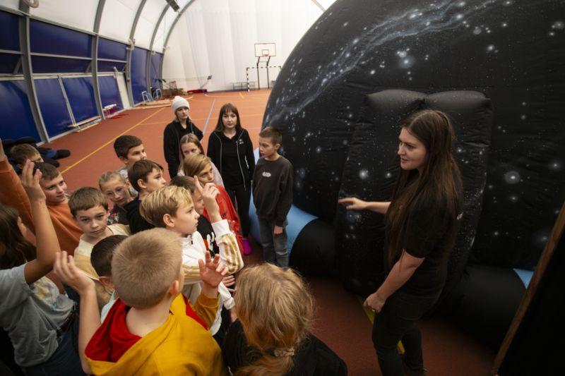 Czy w kosmosie żyją węże? Mobilne planetarium Kopernika w Jaworze już w ten weekend