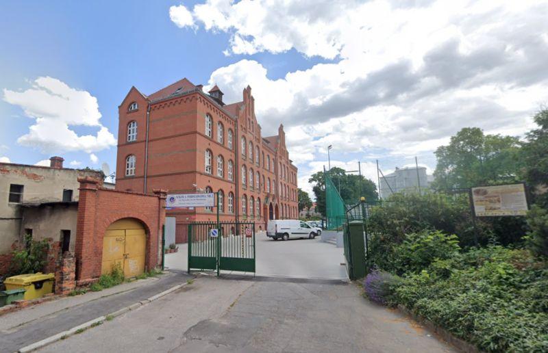 Nie ma gdzie się ukryć, a pod szkołą kryją się zasypane miejsca schronienia