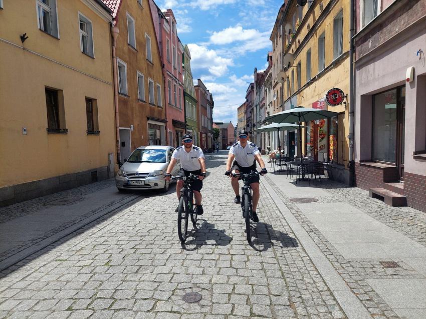 Policjanci na rowerach czuwają nad bezpiecznym Jaworem. Są skuteczni!