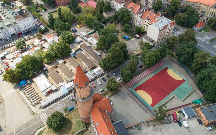 Było targowisko - będzie podziemny parking i schron. Prezydent zapewnia, że targowisko też...