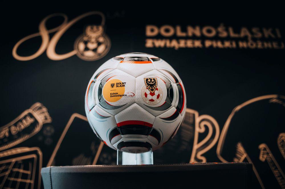 Kręci się transferowo-sparingowa karuzela w piłkarskich niższych ligach