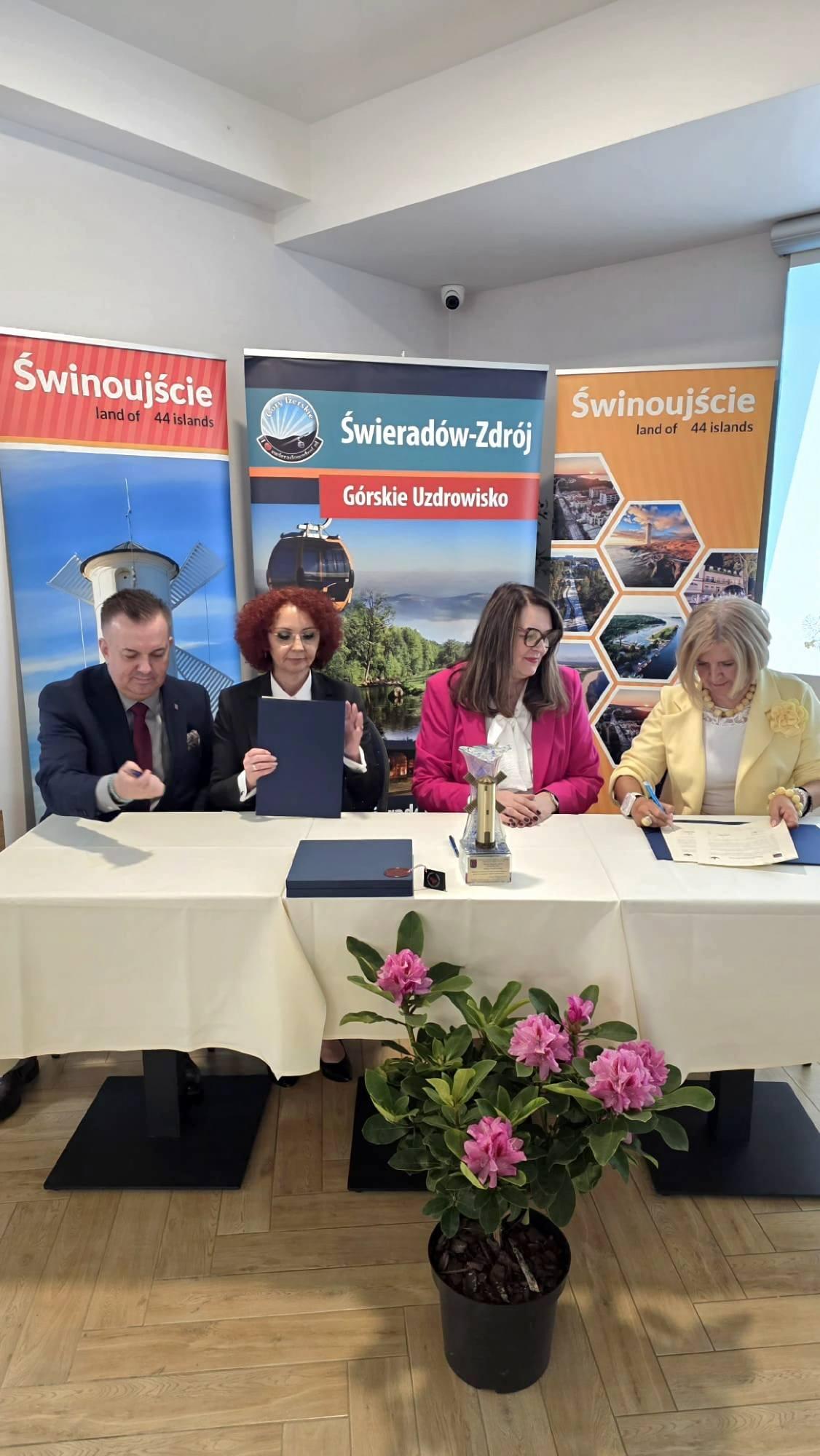 Świnoujście i Świeradów-Zdrój blisko siebie...