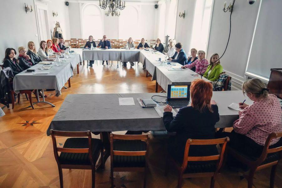 W Polkowicach o kierunkach rozwoju gminnej oświaty. Na pierwszym miejscu dobro dzieci!