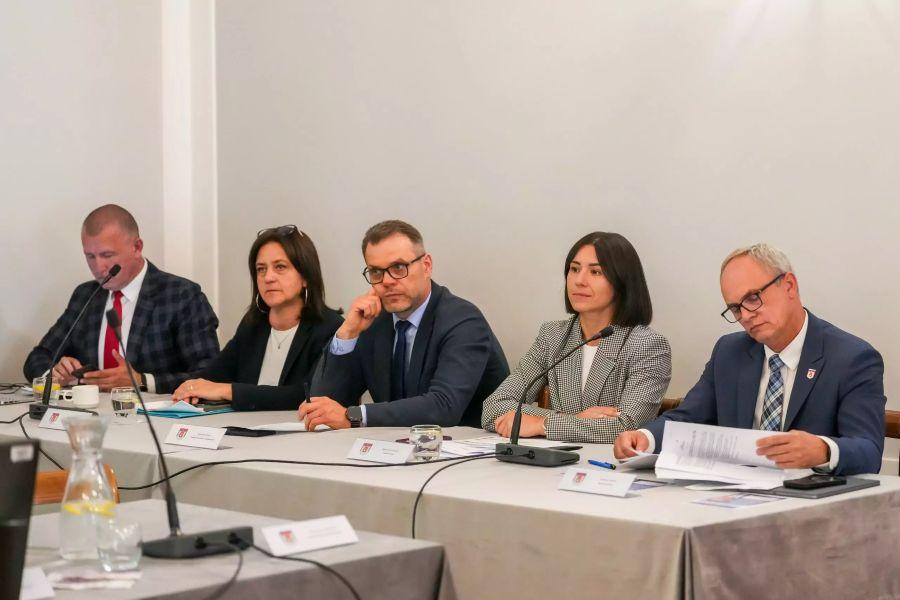 Obradowali polkowiccy radni. Duże wsparcie dla powiatu i zmiany w budżecie