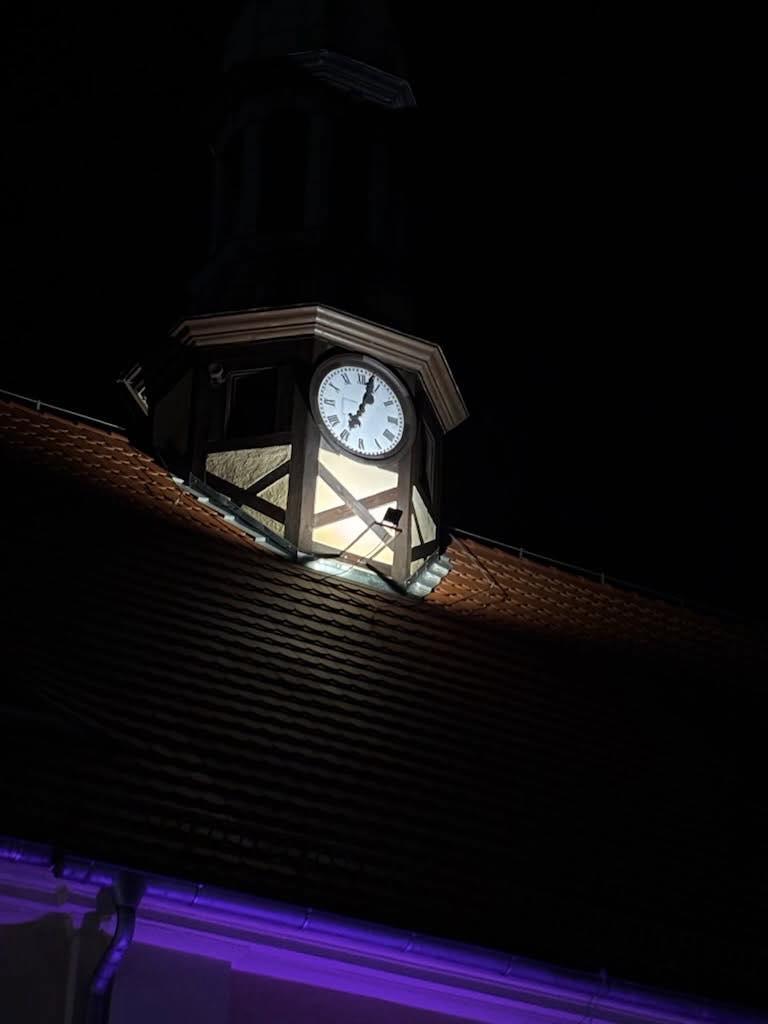 Zegar na prochowickim ratuszu znów odmierza czas