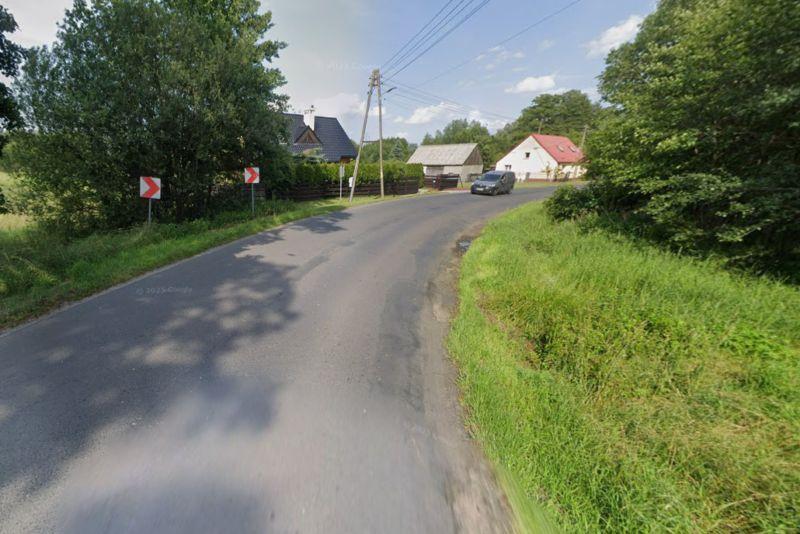 Codziennie przemierzają powiatową drogę strachu! Żądają chodnika