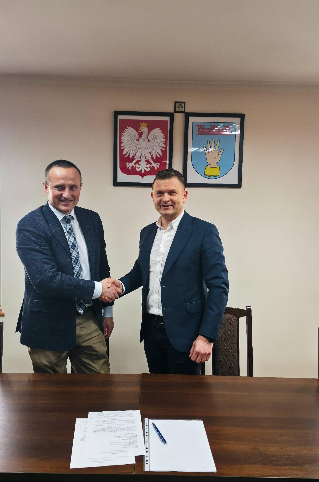 Starosta Rafał Miara inwestuje w infrastrukturę drogową