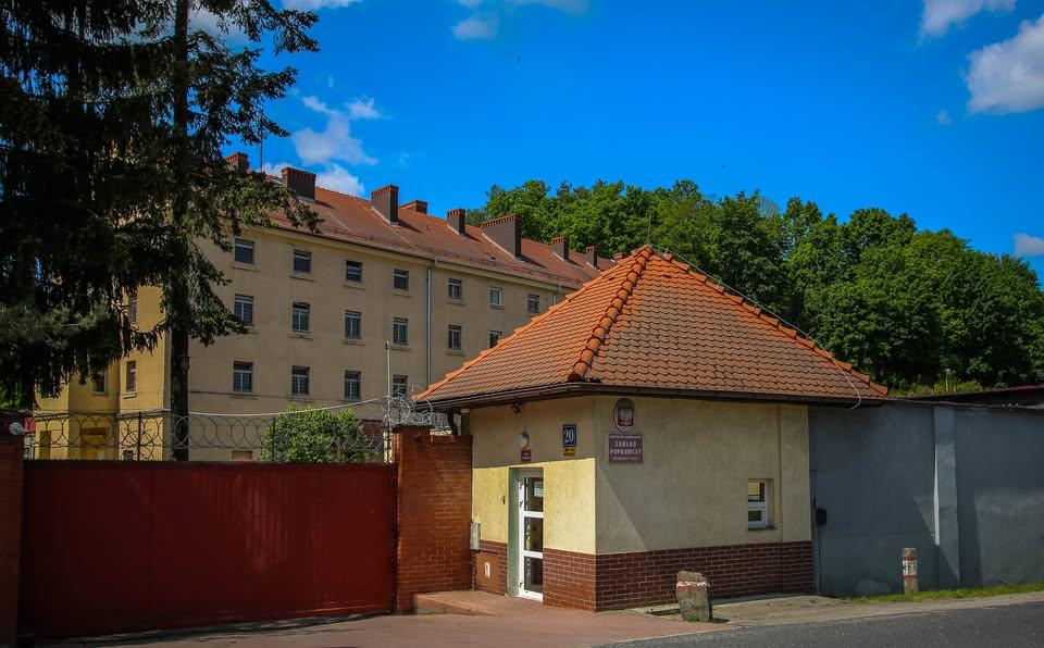 Akt oskarżenia wobec 3 wychowawców z ośrodka wychowawczego w Jerzmanicach-Zdroju