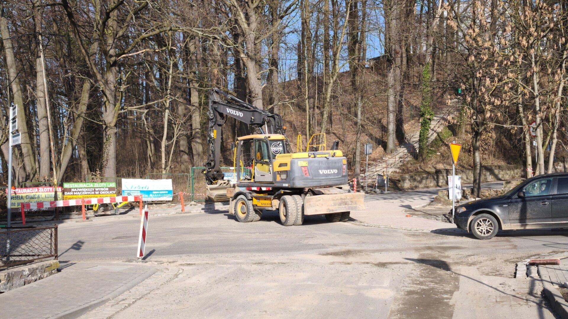  Koniec udręki kierowców – inwestor naprawi drogę 