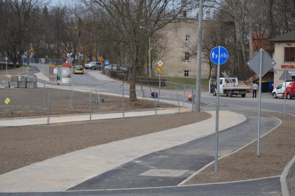 Budują drogi rowerowe aż miło