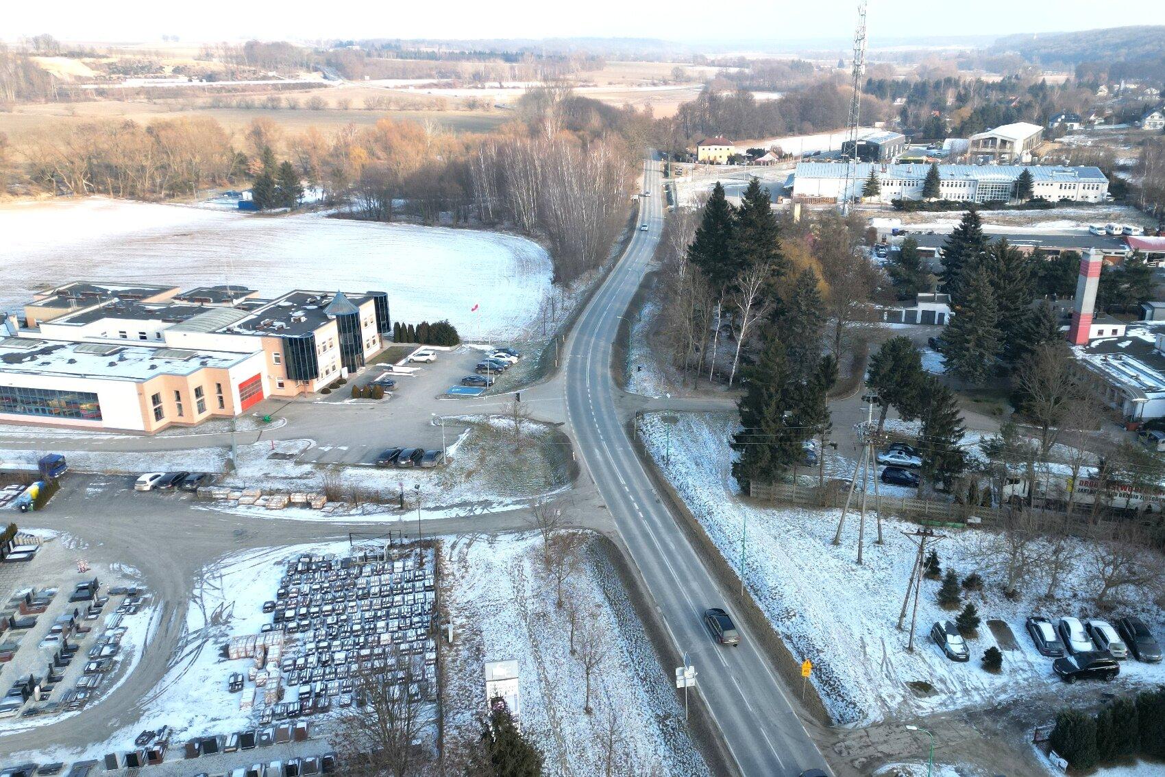 Nowe chodniki i jezdnia plus droga dla rowerzystów – miasto bierze się za wylotówkę