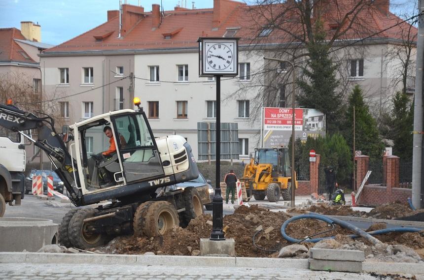 Asfalt leży, zegar stoi – rondo na finiszu