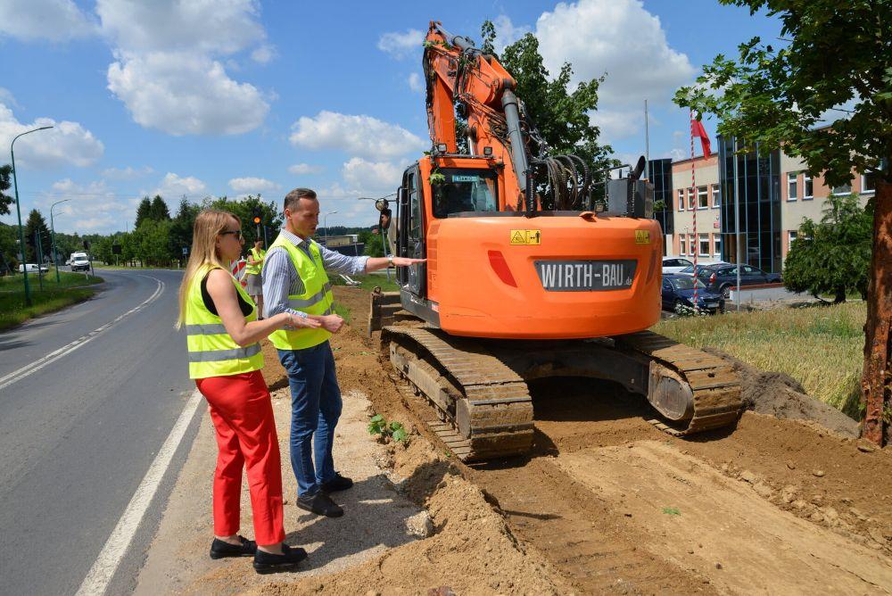 Budują chodnik na który miasto czekało dziesiątki lat