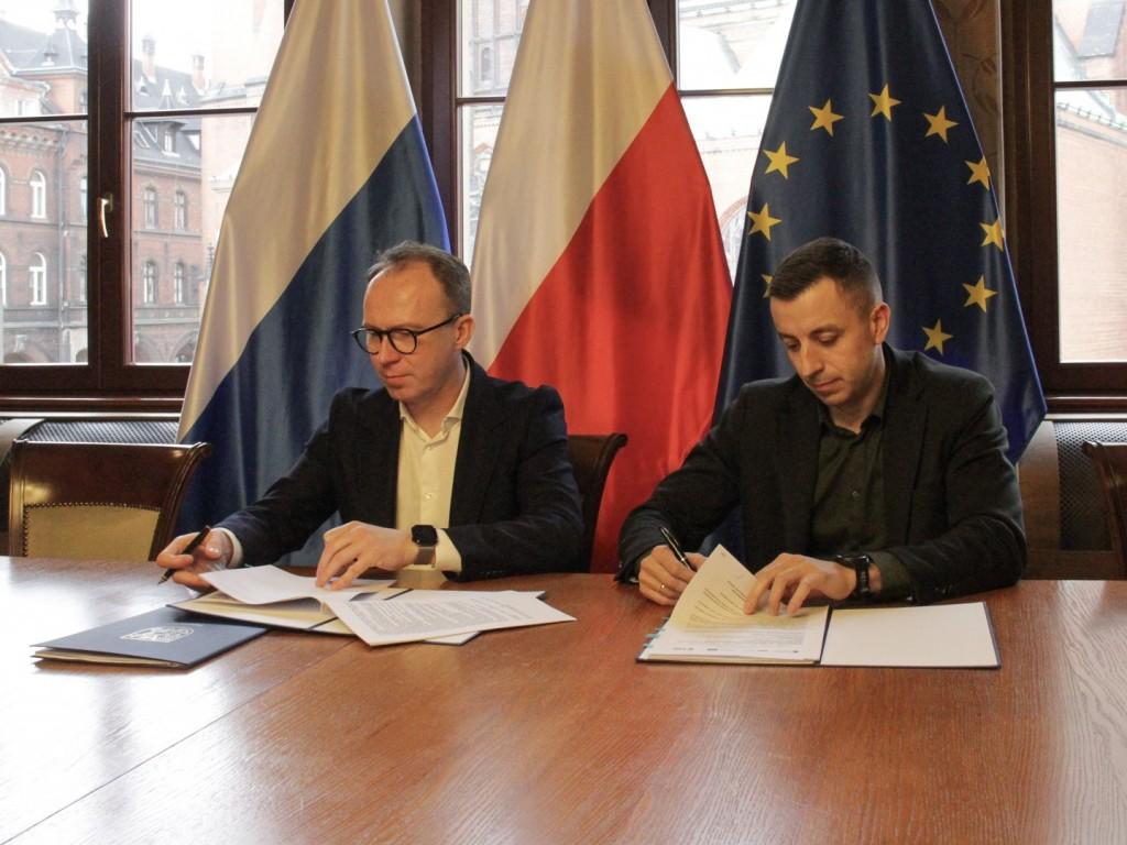  Hala przy Lotniczej przejdzie metamorfozę. Umowa na termomodernizację podpisana 