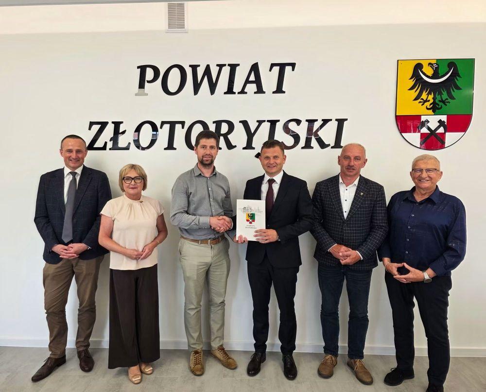 Blisko 4 mln zł na drogę Wilków – Wilków Bazalt. Powiat Złotoryjski przyspiesza inwestycje infrastrukturalne