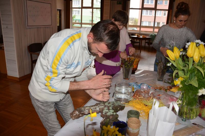 Cudeńka na warsztatach florystycznych