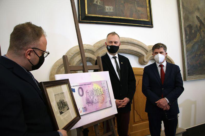 Bitwa, książęca pieczęć i Muzeum, czyli nowe Euro 0 (FOTO)