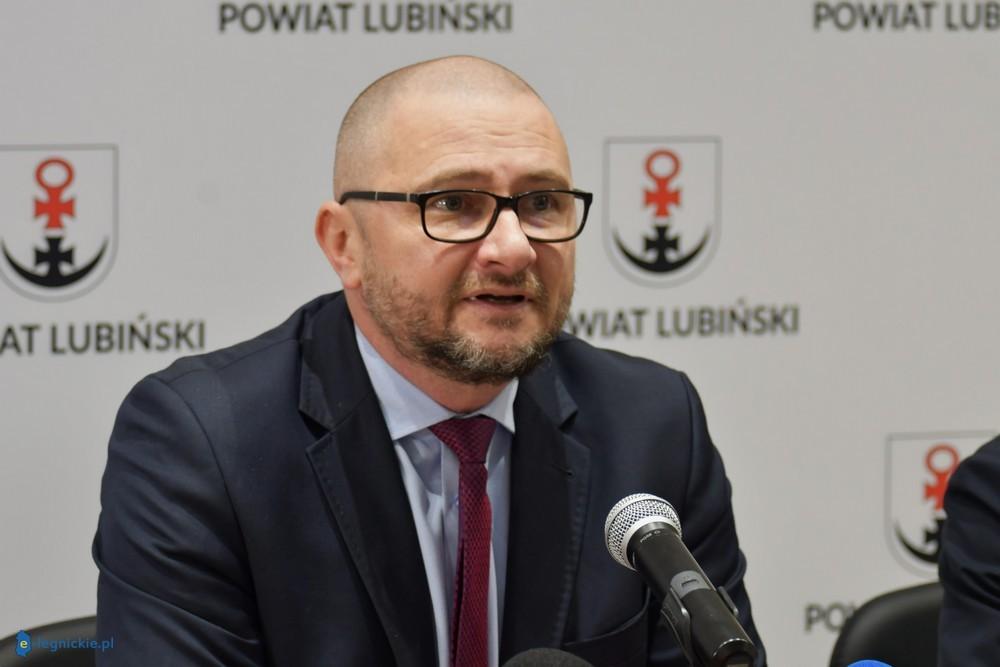 Remonty „domów dziecka” pod lupą radnych. Jest odpowiedź starosty lubińskiego
