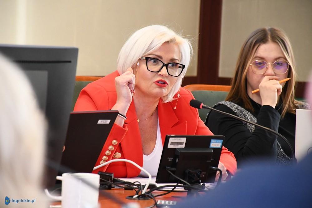 Radna J.Śliwińska-Łokaj odpowiada na krytykę. Mamy oświadczenie ! W tle wizyta Bąkiewicza