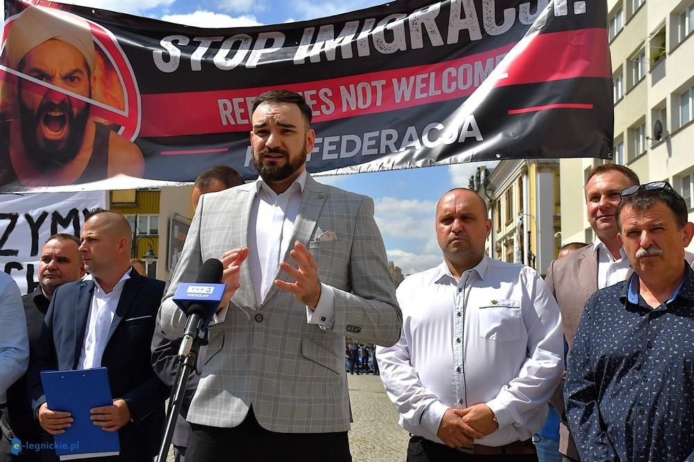 Konfederacja układa listę do Sejmu. Nowa Nadzieja, narodowcy i Zajączkowska w jednej układance. Co z Oszczędą?