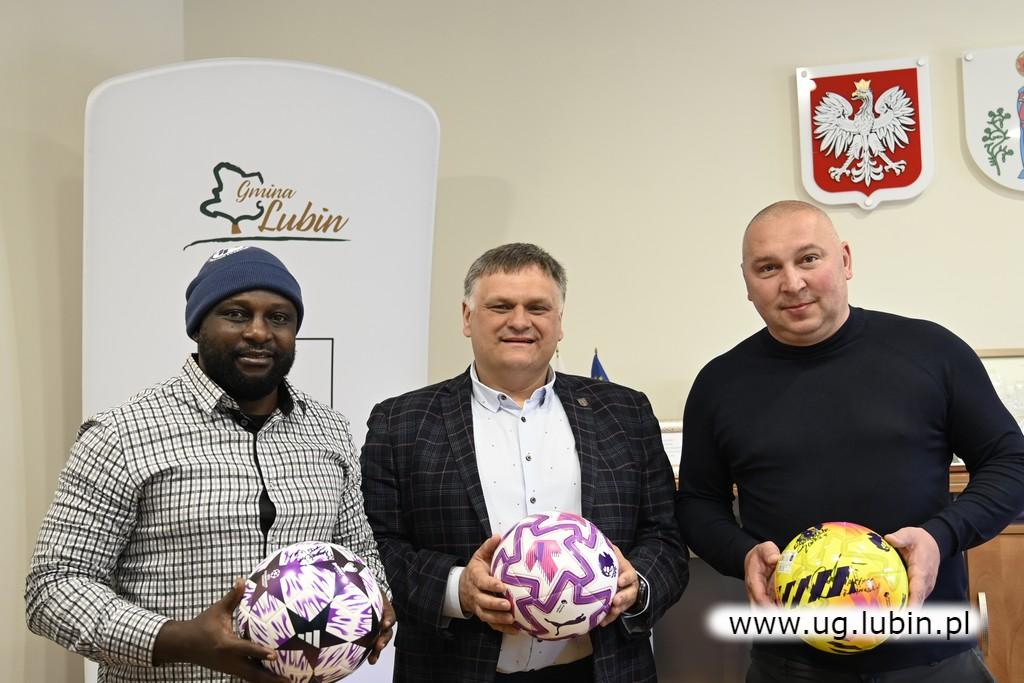 Piłka łączy pokolenia – reprezentanci kraju w gminie Lubin