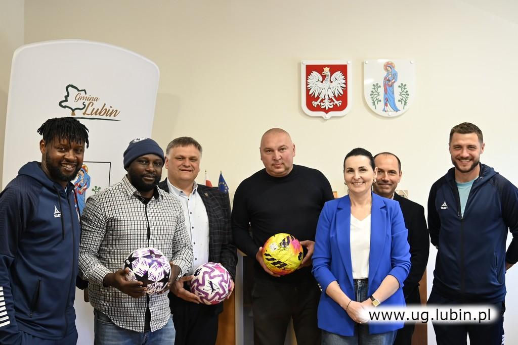 Piłka łączy pokolenia – reprezentanci kraju w gminie Lubin
