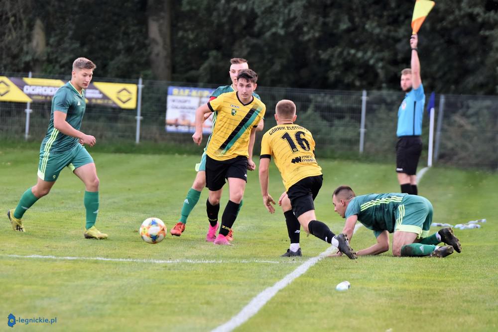 Derby jak wojna. Piłkarze na luzie, kibice z adrenaliną