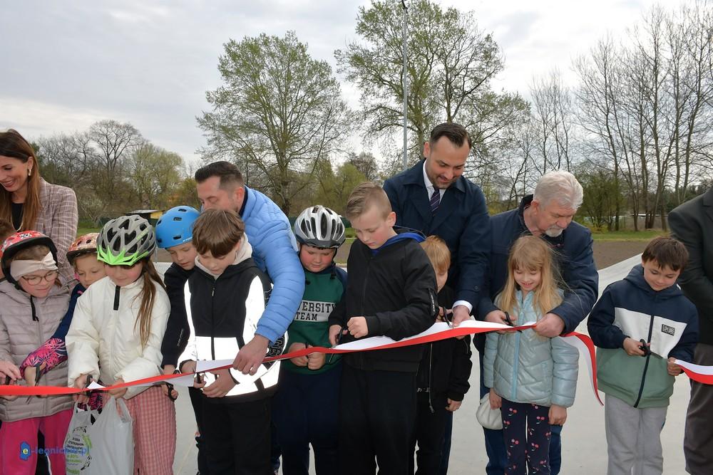 Skatepark w Ścinawie otwarty (FOTO)