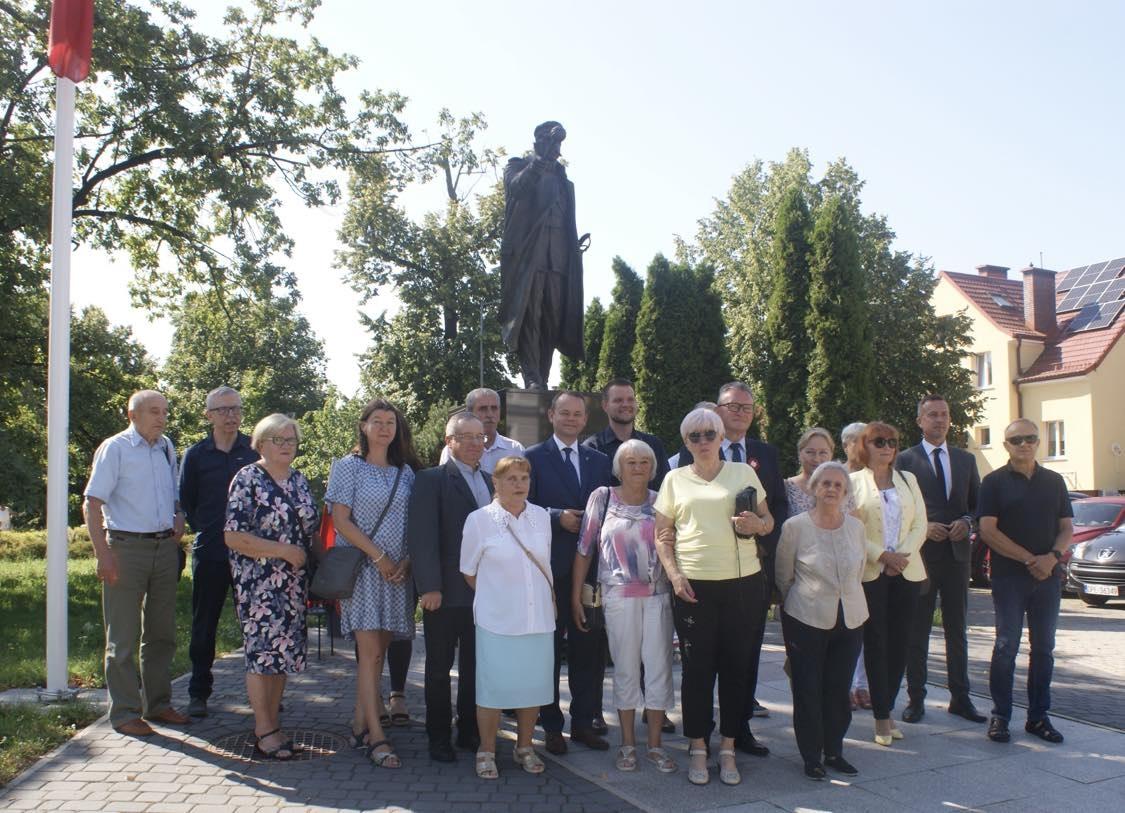 Rocznicę Cudu nad Wisłą uczcili pod pomnikiem marszałka