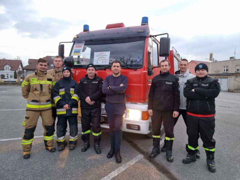 Jawor murem za Ukrainą. Wóz strażacki z OSP Jawor trafił do Berdyczowa  