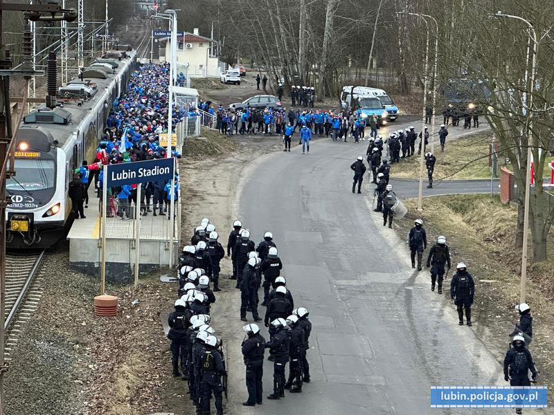 Policja kontra kibice