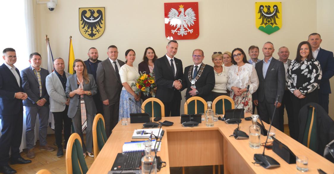 Rada miejska na TAK rozliczyła burmistrza 
