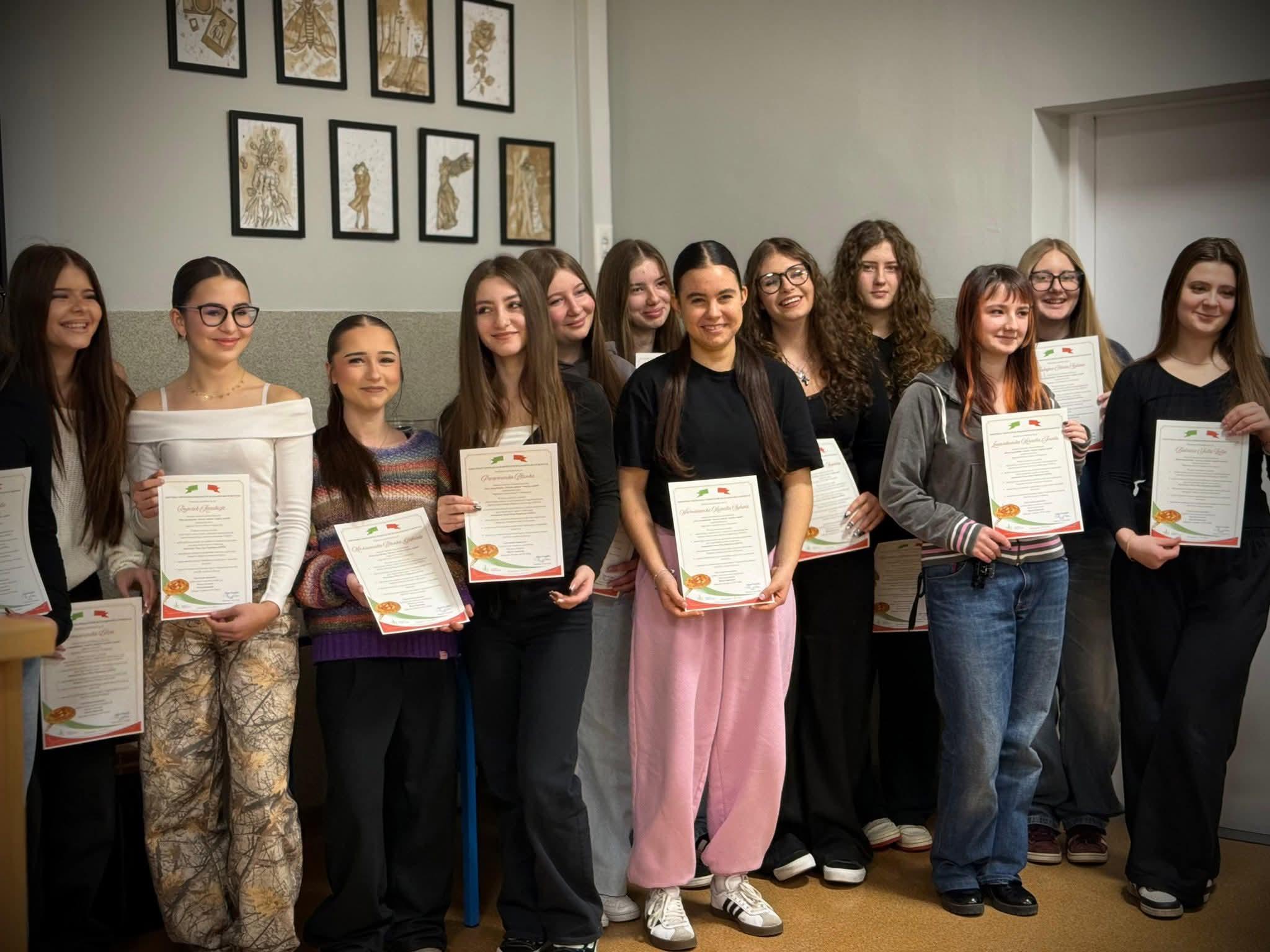 Włoska tradycja w sercu Chocianowa. Uczniowie Zespołu Szkół z certyfikatami