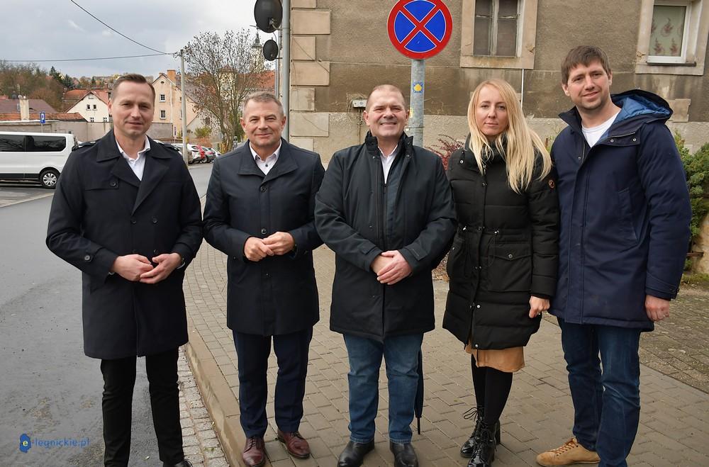 Cmentarna zrobiona na czas. Nie do poznania (FOTO)